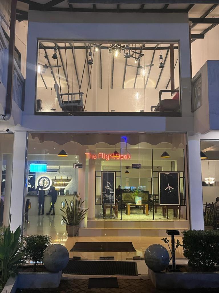 The Empyrean Airport Transit Hotel كاتوناياكى المظهر الخارجي الصورة